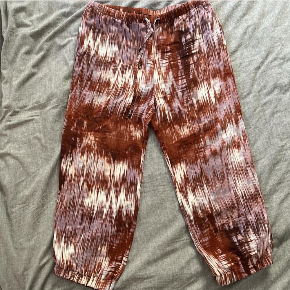 Elizabeth and James 100% silk capri pants
